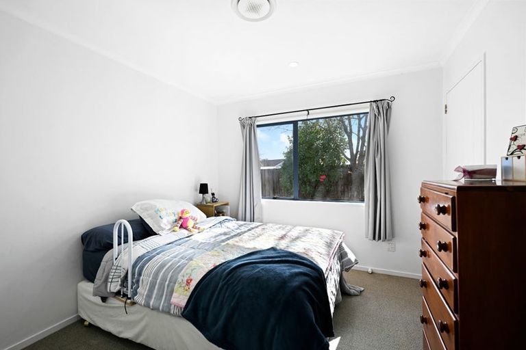 Photo of property in 50 Waiwherowhero Drive, St Andrews, Hamilton, 3200