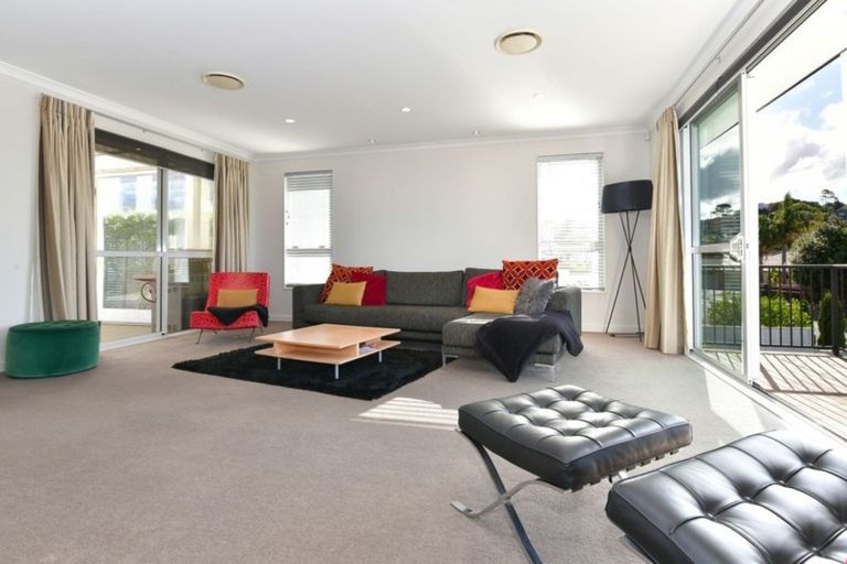 Photo of property in 56 Grovenor Drive, Orewa, 0931