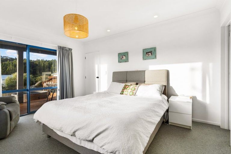 Photo of property in 2/87 Island Bay Road, Beach Haven, Auckland, 0626