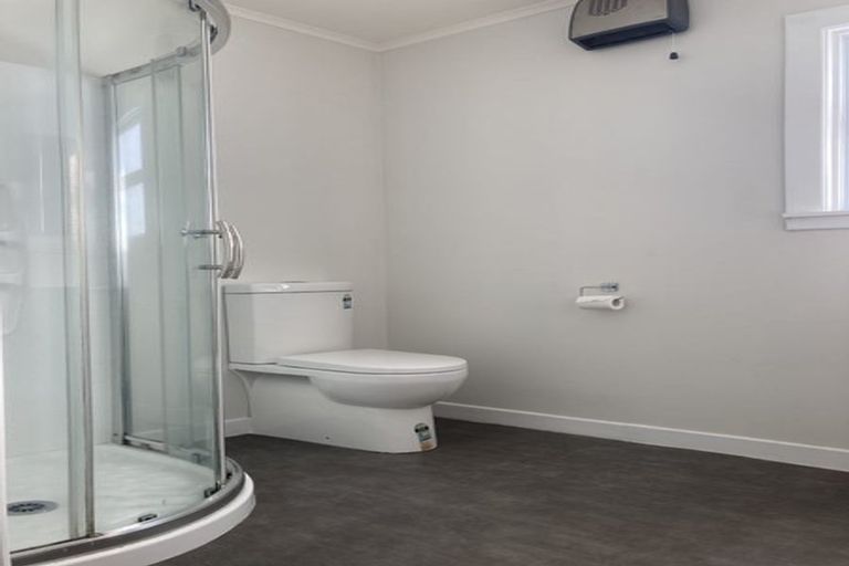 Photo of property in 17 Queens Drive, Kilbirnie, Wellington, 6022