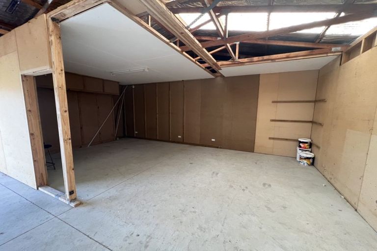 Photo of property in 8 Burgundy Park Avenue, Henderson, Auckland, 0612