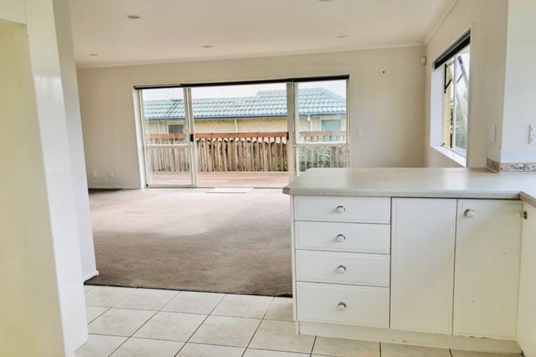 Photo of property in 95a Glenmore Road, Sunnyhills, Auckland, 2010