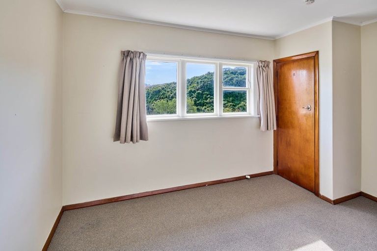 Photo of property in 3-5 York Place, Cannons Creek, Porirua, 5024