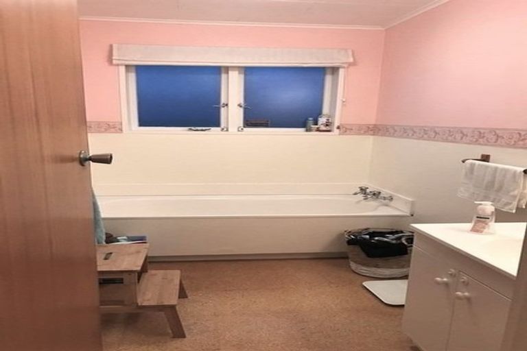 Photo of property in 13 Timaru Grove, Kelson, Lower Hutt, 5010