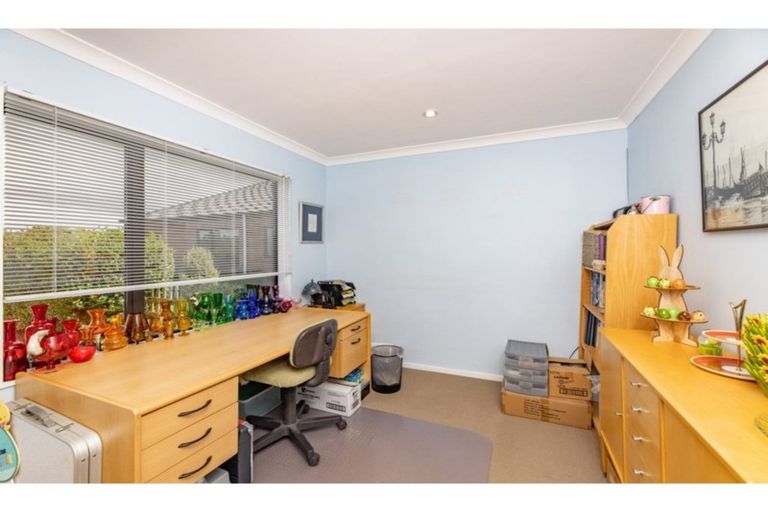 Photo of property in 16 Thorndon Close, Kirwee, Darfield, 7571
