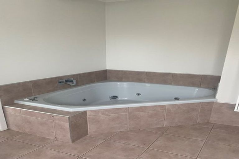 Photo of property in 14 Lewis Place, Highbury, Palmerston North, 4412