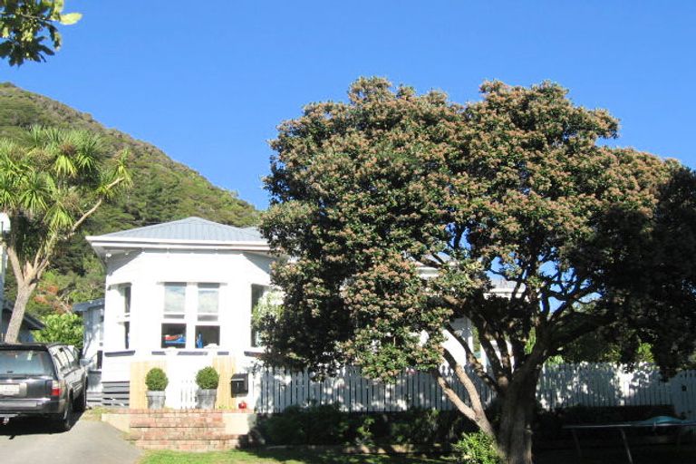 Photo of property in 7 Puriri Street, Eastbourne, Lower Hutt, 5013