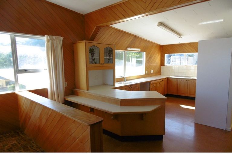 Photo of property in 15 Sunset Parade, Plimmerton, Porirua, 5026