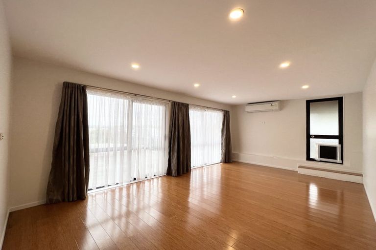 Photo of property in 2/104 Bond Crescent, Forrest Hill, Auckland, 0620