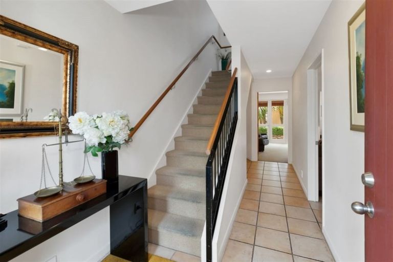 Photo of property in 31 Oakford Close, Riccarton, Christchurch, 8011