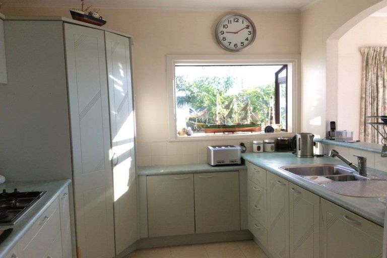 Photo of property in 1001 Whangaparaoa Road, Tindalls Beach, Whangaparaoa, 0930