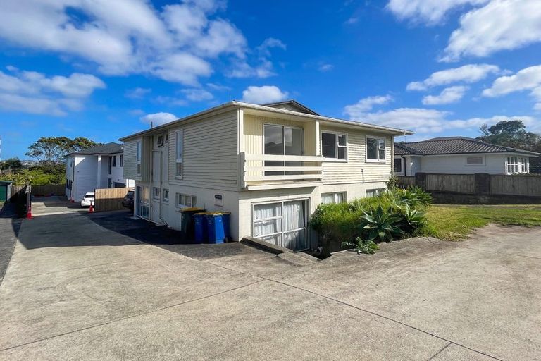 Photo of property in 12 Thomas Avenue, Te Atatu Peninsula, Auckland, 0610