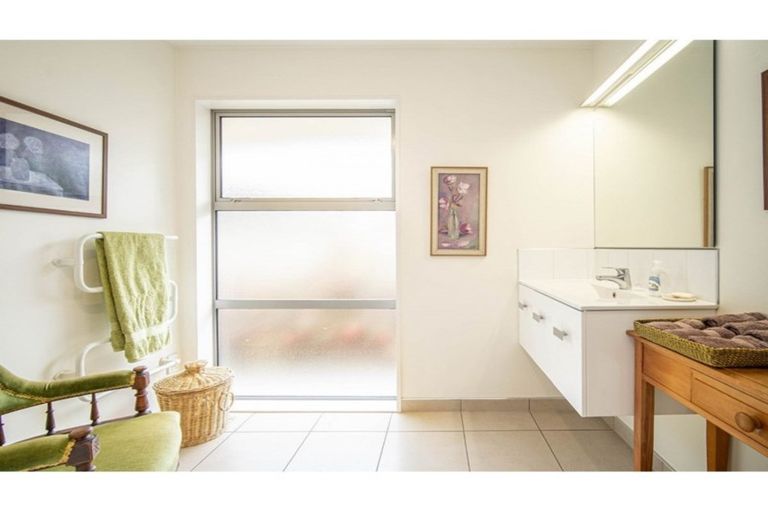 Photo of property in 4 The Oval, Hillmorton, Christchurch, 8024