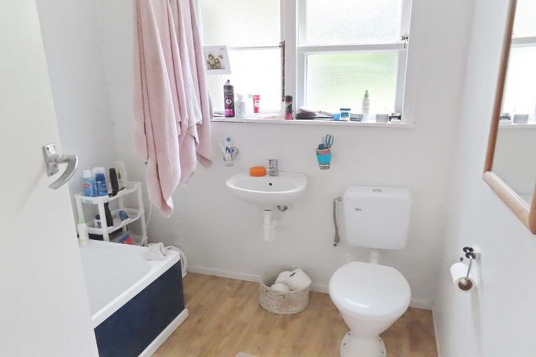 Photo of property in 77 Horoeka Street, Stokes Valley, Lower Hutt, 5019