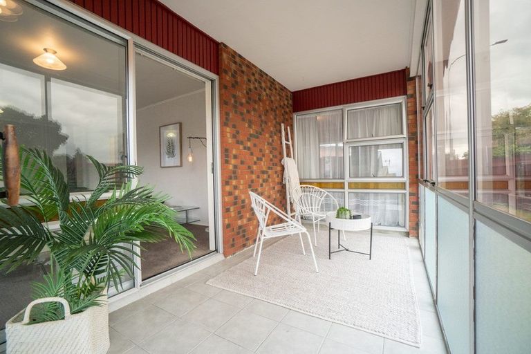 Photo of property in 24 Chelwood Street, Takaro, Palmerston North, 4412