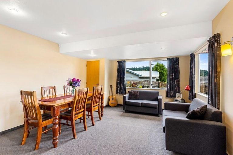 Photo of property in 17 Zeala Grove, Stokes Valley, Lower Hutt, 5019