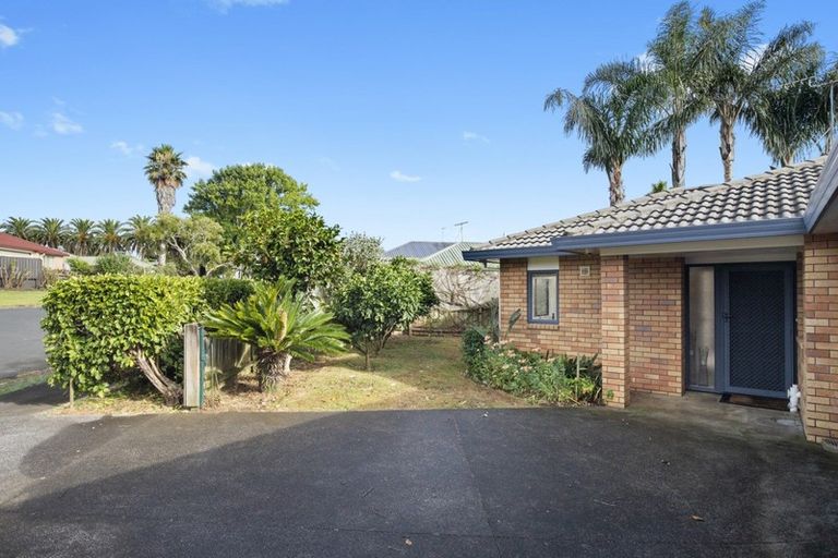 Photo of property in 16 Ranch Place, Pukekohe, 2120