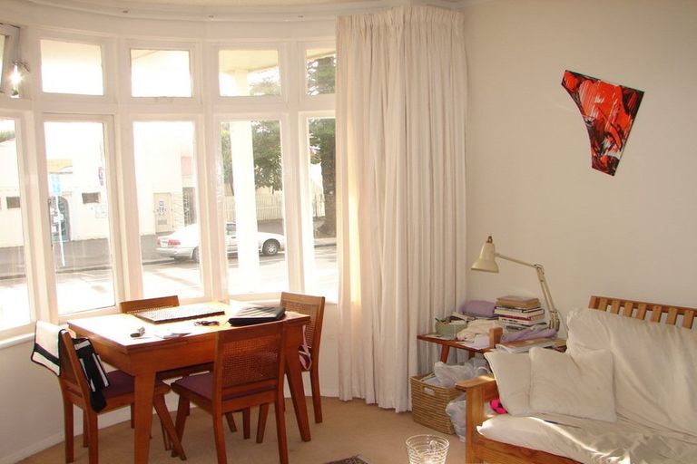 Photo of property in 242 Oriental Parade, Oriental Bay, Wellington, 6011