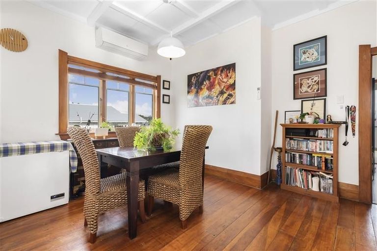 Photo of property in 2 Bowers Road, Glen Eden, Auckland, 0602