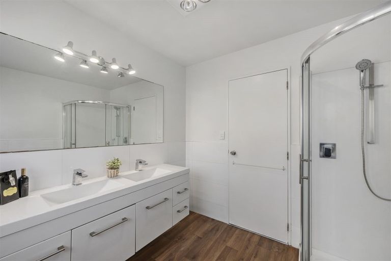 Photo of property in 12a Croydon Road, New Lynn, Auckland, 0600