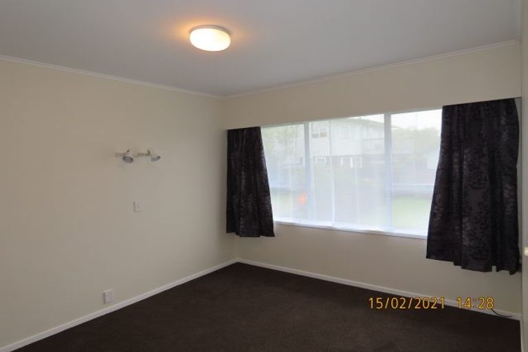 Photo of property in 8 Bodi Place, Te Atatu South, Auckland, 0610