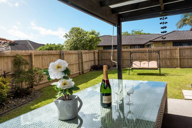 Photo of property in 12 Derg Place, East Tamaki, Auckland, 2013