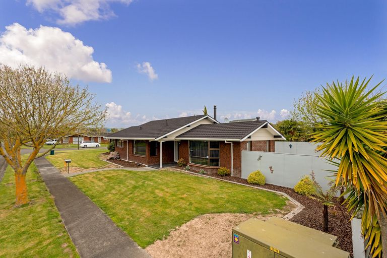 Photo of property in 8 Chippendale Crescent, Highbury, Palmerston North, 4412