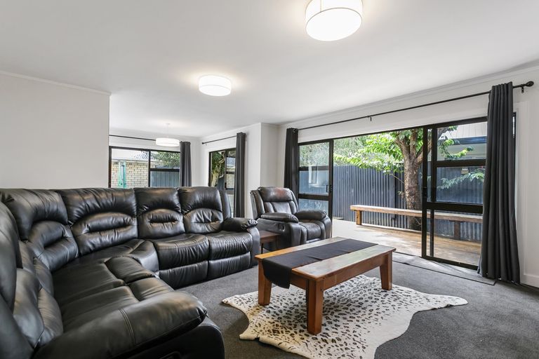 Photo of property in 2/11 Beach Road, Pahurehure, Papakura, 2113