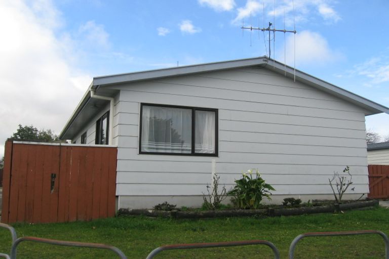Photo of property in 17 Coromandel Court, Roslyn, Palmerston North, 4414