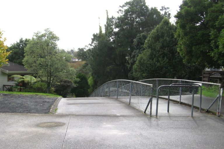 Photo of property in 76 Robbies Road, Shelly Park, Auckland, 2014