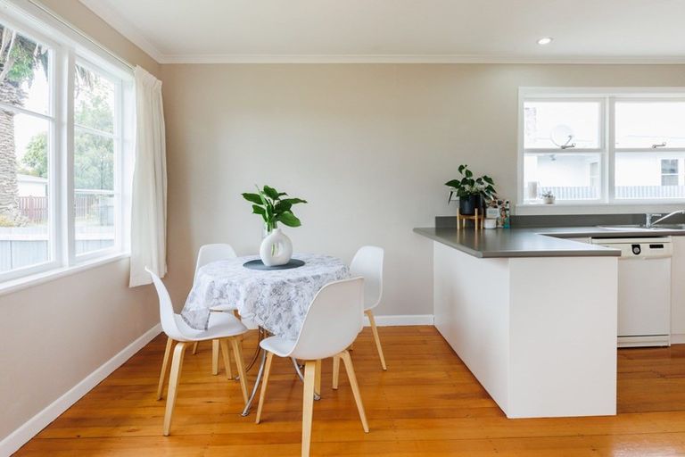 Photo of property in 10 Chester Crescent, West End, Palmerston North, 4410