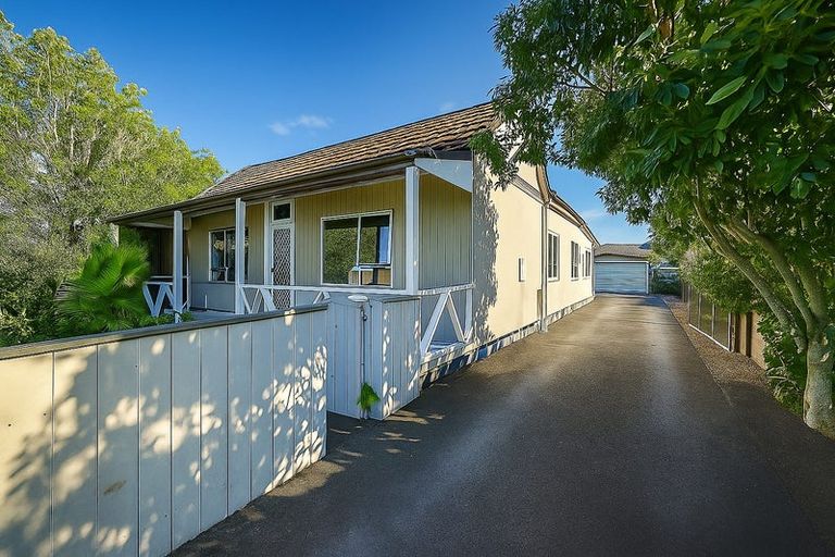 Photo of property in 2 Avondale Road, Taradale, Napier, 4112