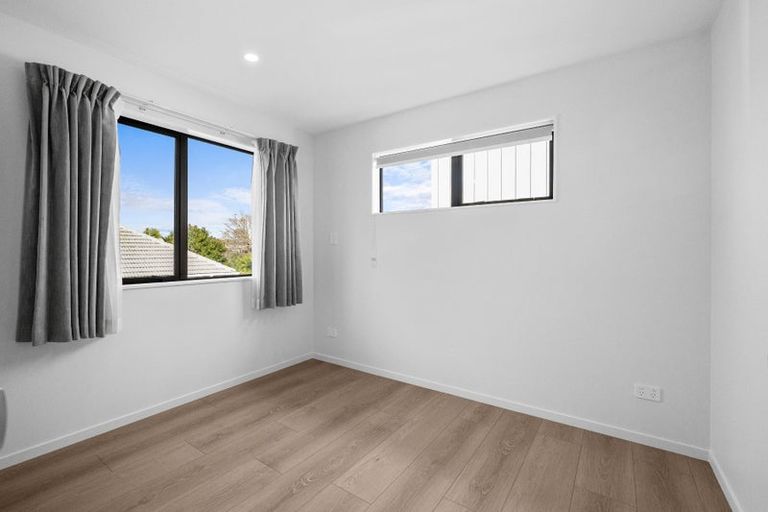 Photo of property in 16 Gossamer Drive, Pakuranga Heights, Auckland, 2010