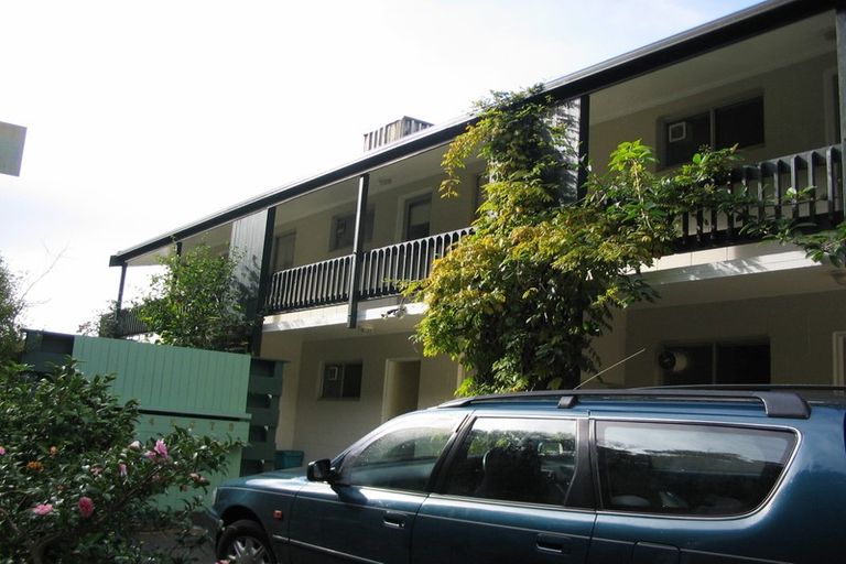 Photo of property in 2/219 Grant Road, Thorndon, Wellington, 6011