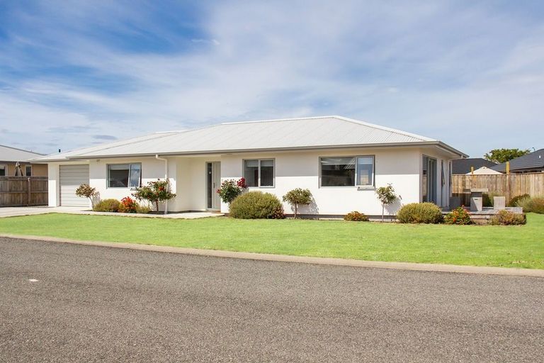 Photo of property in 18 Tarata Grove, Lansdowne, Masterton, 5810