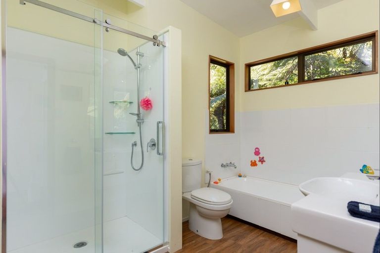 Photo of property in 362a Waikawa Road, Waikawa, Picton, 7220