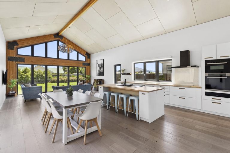 Photo of property in 7 Sapphire Spring Rise, Wanaka, 9305
