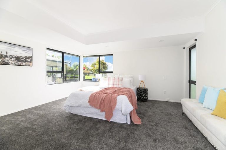 Photo of property in 276 Sturges Road, Henderson, Auckland, 0612