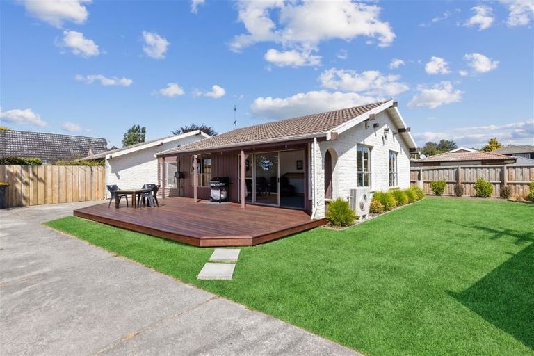 Photo of property in 112a Withells Road, Avonhead, Christchurch, 8042