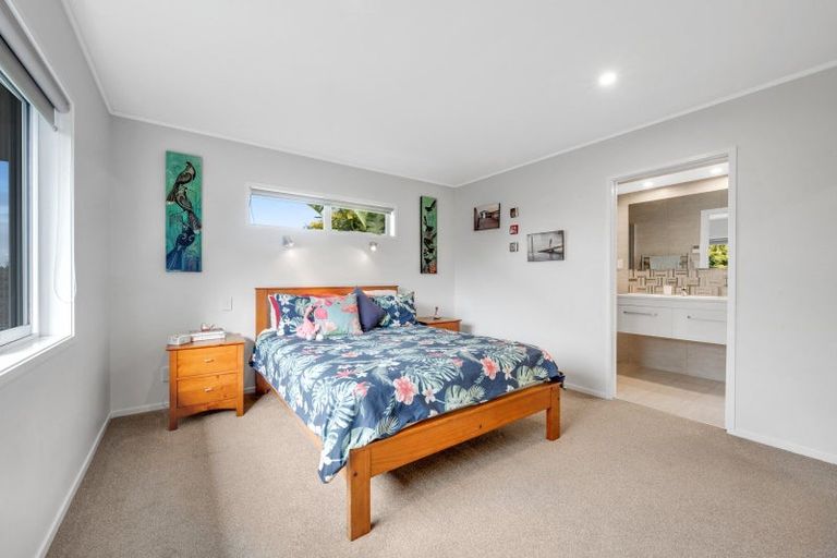 Photo of property in 32 Harford Place, Pakuranga Heights, Auckland, 2010
