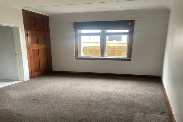 Photo of property in 22 Lincoln Park Avenue, Massey, Auckland, 0614