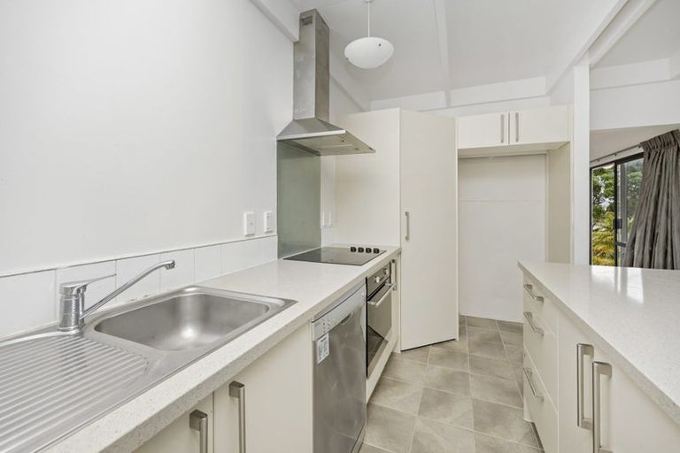 Photo of property in 2/41 Merriefield Avenue, Forrest Hill, Auckland, 0620