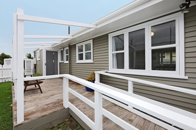 Photo of property in 44 Clarence Cox Crescent, Pirimai, Napier, 4112