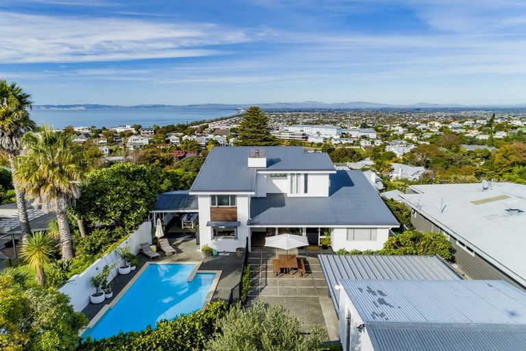 Photo of property in 2 Cobden Road, Bluff Hill, Napier, 4110