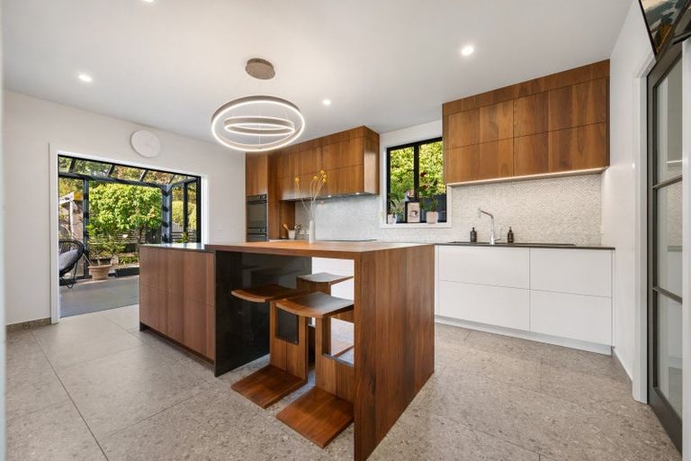 Photo of property in 8b Minaret Ridge, Wanaka, 9305