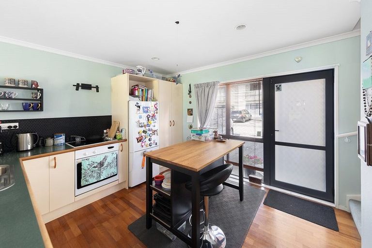 Photo of property in Tuscany Way, 19/3 Ambrico Place, New Lynn, Auckland, 0600