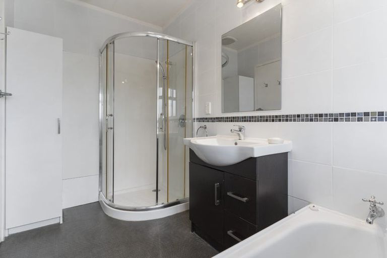 Photo of property in 3/39 Eversleigh Road, Belmont, Auckland, 0622