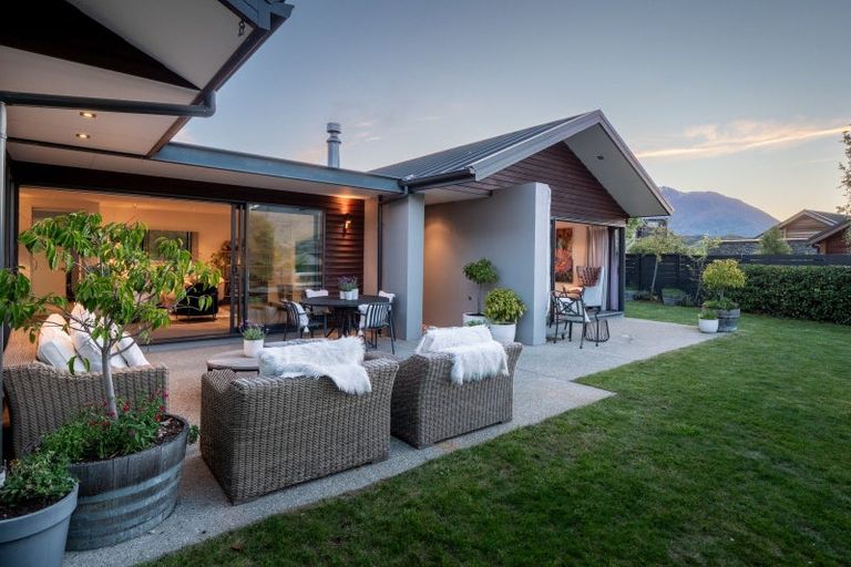 Photo of property in 2 Aberdare Court, Jacks Point, Queenstown, 9371