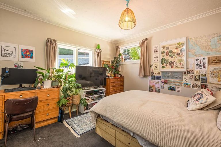 Photo of property in 24 Voelas Road, Lyttelton, 8082