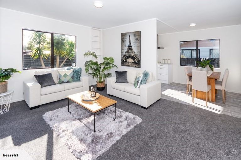 Photo of property in 2/83 Redcrest Avenue, Red Hill, Papakura, 2110